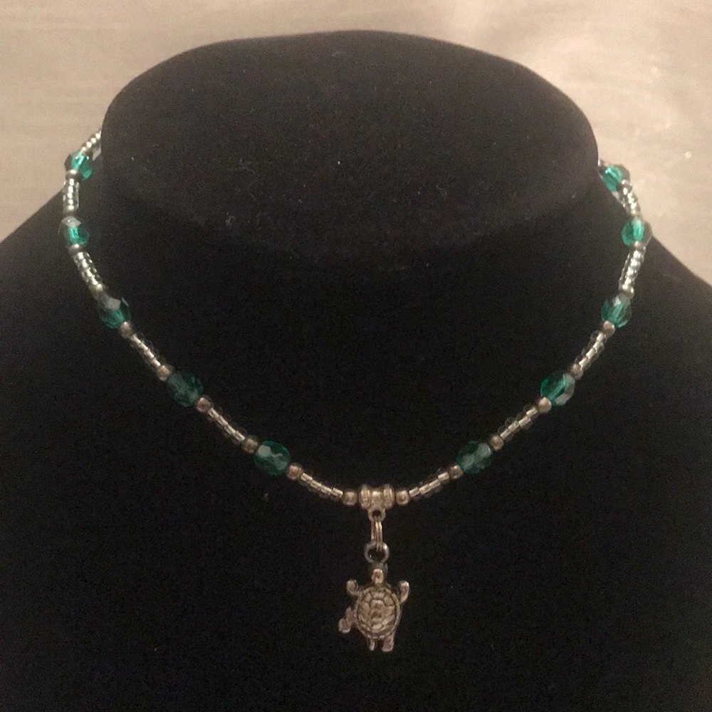 Necklace turtle silver and green glass beads 🐢